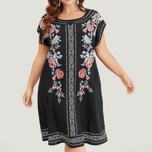 NWT BloomChic Bandanna Pocket Round Neck Batwing Sleeve Dress Size 14/16